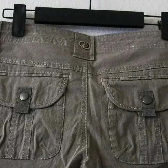 Kuhl Womens 2 Capri Pants Beige Cargo Pockets Camping Hiking Outdoor Gardening - Picture 5 of 15